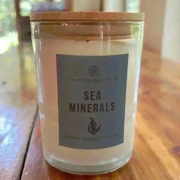 Chesapeake Bay Candle..Scent "Sea Minerals" 8.8 Oz. Frosted Container Lite Once - Picture 6 of 6